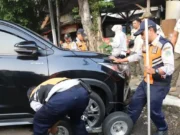 Razia Parkir Liar di Senopati, Empat Mobil Diderek dan Dicabut Pentil