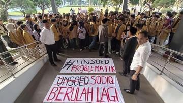Rektor-Unsoed-Tanggapi-Protes-Mahasiswa-Soal-Delegasi-ke-Kunker-Griban