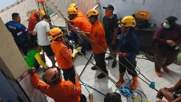 Remaja Terjatuh ke Sumur 25 Meter Saat Bersihkan Rumah Lama