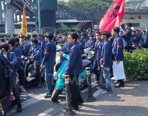 Ribuan Mahasiswa Geruduk DPR Tuntut Supremasi Sipil
