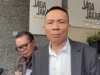 Rismon Sampaikan Koreksi Buku Jokowi’s White Paper ke Presiden