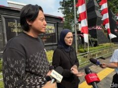 Roger dan Cut Meyriska Bantu Polisi Selidiki Hanania Travel
