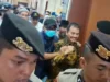 Roy Suryo Kepalkan Tangan Saat Dibawa ke Polda Metro