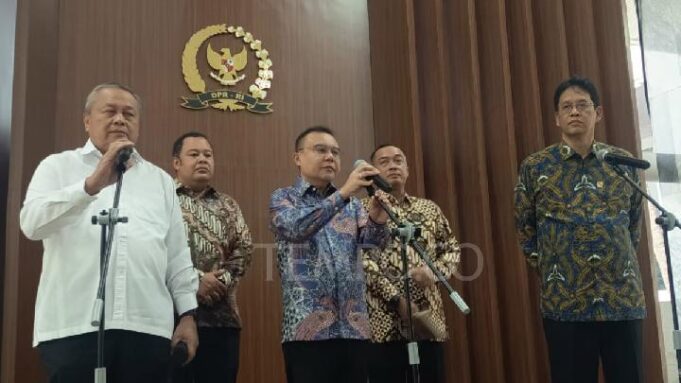 Rupiah Melemah, DPR dan Pemerintah Gelar Rapat Darurat