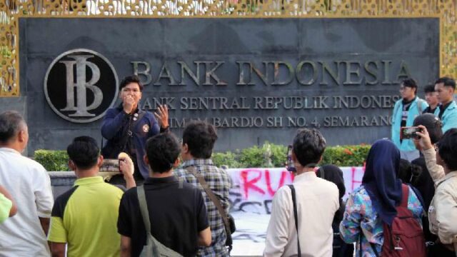 Rupiah-di-Ujung-Tanduk-Mahasiswa-Beri-Ultimatum-18-Hari