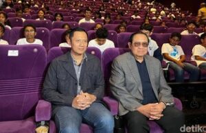 SBY Menangis Ingat Masa Kecil saat Nobar Film Sepatu