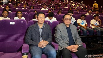 SBY-Menangis-Ingat-Masa-Kecil-saat-Nobar-Film-Sepatu