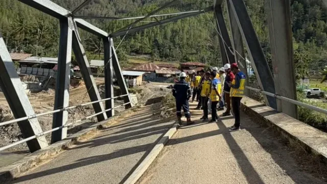 Satgas-PRR-Kawal-Pemulihan-Jalan-Jembatan-dan-Tanggul-di-Sumatera