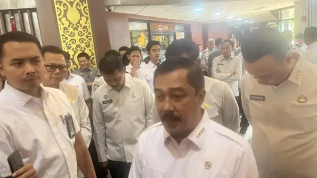 Silmy-Karim-Serahkan-Diri-ke-KPK-Setelah-Konsultasi-dengan-Menteri
