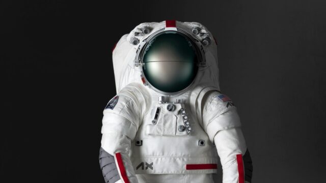 Suit-Baru-NASA-dan-Prada-Selamatkan-Nyawa-di-Bulan