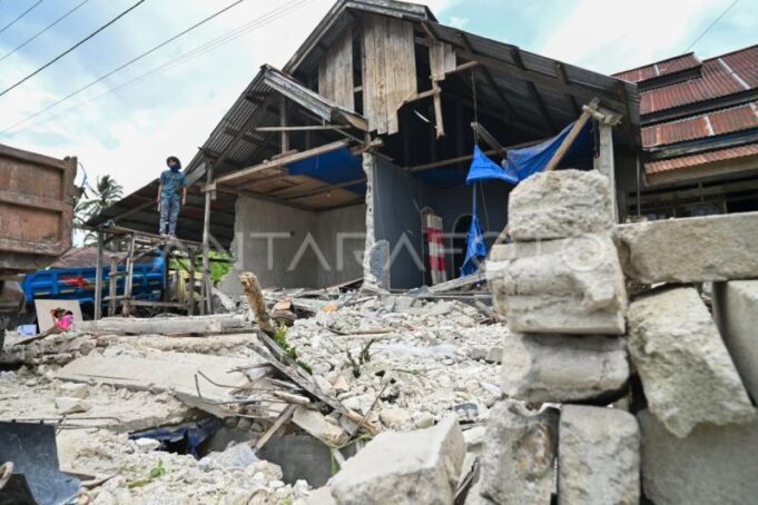 Sulteng Tetapkan Tanggap Darurat Usai Gempa 6,7 SR