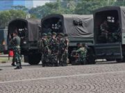 TNI dan Brimob Siap Siaga di Monas Jelang Aksi Mahasiswa