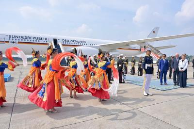 Tarian Tradisional Sambut Presiden Jerman di Jakarta