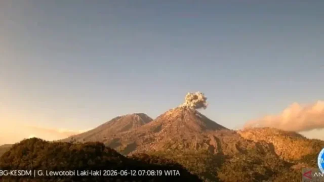 Tiga-Gunung-Api-di-Timur-Indonesia-Meletus-Serentak-Pagi-Ini