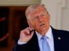 Trump Ancam Hapus Iran Jika Tutup Hormuz