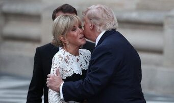 Trump Berjabat Tangan Lama dengan Istri Macron di KTT G7