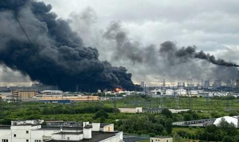 Ukraina Hantam Kilang Minyak di Moskow, Rusia Kewalahan