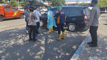 Wanita Tewas dalam Mobil di Parkir Bandara Juanda