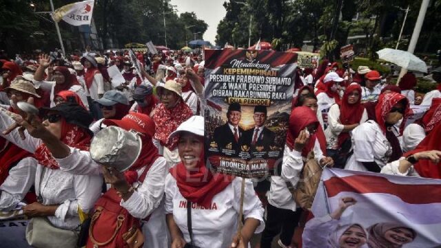 Warga-Jakarta-Berdemo-Dukung-MBG-Ada-yang-Dapat-Uang-Saku