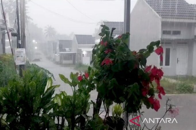 Waspada Hujan Lebat di Sejumlah Wilayah Akibat Siklonik