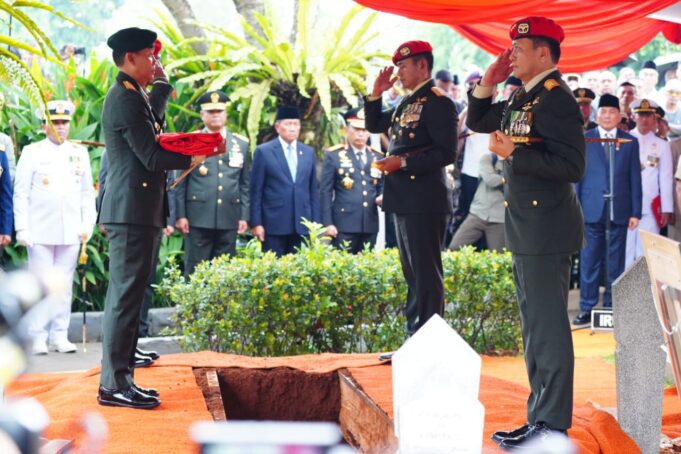Panglima TNI Hadiri Upacara Pemakaman Jenderal TNI (Purn) Ryamizard Ryacudu