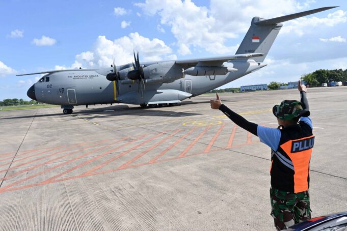 Menembus Jarak Demi Terangnya Negeri, Lanud Sjamsudin Noor Dukung Misi Airbus A-4002M TNI AU Percepat Pemulihan Kelistrikan Sumatera