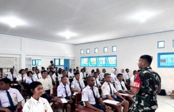 Babinsa Koramil Timika Beri Pembekalan kepada Siswa-Siswi Baru SMA Taruna Timika