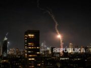 Tel Aviv Guncang Dentuman Rudal Iran