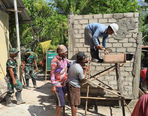 Panas Menyengat, Semangat Tak Padam, Satgas TMMD dan Warga Kebut Pembangunan MCK