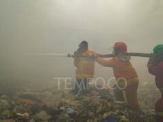 45 Persen Lahan Terbakar di TPA Jatiwaringin Sudah Dipadamkan