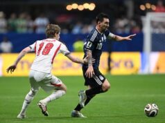 Anthony Gordon: Messi Lebih Hebat dari Bayanganku