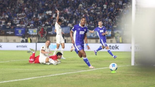Arema-Tumbang-0-1-dari-Persib-Marcos-Santos-Akui-Kekalahan-karena-Lebih-Buruk-di-Babak-Pertama