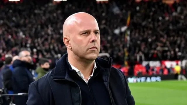 Arne-Slot-Pilih-Lanjutkan-Karier-di-Eropa-Tolak-Tawaran-Al-Ahli