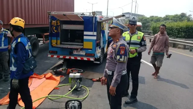 Arus-Lalu-Lintas-di-Tol-JORR-Kembali-Normal-Usai-Tabrakan-Beruntun