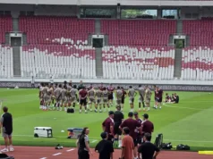 Aston Villa Latihan di GBK di Tengah Teriknya Cuaca Jakarta