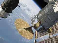 Astronaut ESA Pamer Yoga Yin di Stasiun Luar Angkasa
