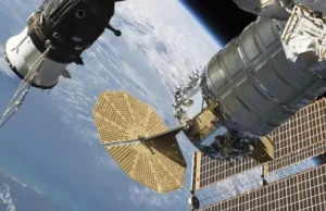 Astronaut ESA Pamer Yoga Yin di Stasiun Luar Angkasa