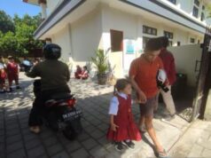 Ayah di Bali Semakin Aktif Antar Anak Sekolah, Selaras Nilai Budaya Lokal