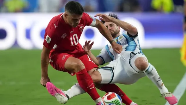 Bek-Argentina-Diduga-Pura-pura-Cedera-untuk-Selamatkan-Enzo-Fernandez-dari-Kartu-Merah