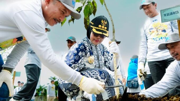Bontang Tanam Pohon dan Ajak Puasa Lawan Bencana
