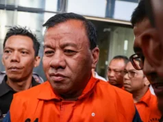 Bupati Kuansing Ditahan, Jalan Rusak Dibiarkan saat Suap Mobil Mewah Dicairkan