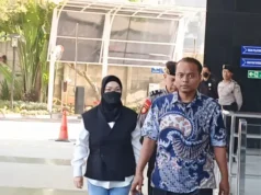 Bupati Sukoharjo Tiba di KPK dengan Masker dan Tidak Berkata-Kata