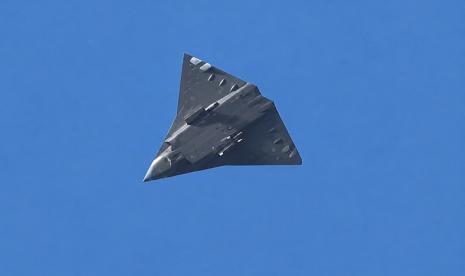 China-Percepat-Pengembangan-Jet-Tempur-Generasi-Keenam-Prototipe-Kelima-Muncul