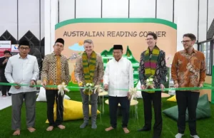 Dubes Australia Resmikan Pojok Baca di Masjid Makassar