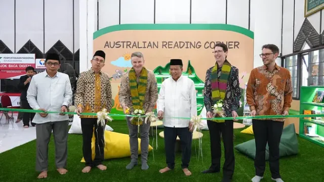 Dubes-Australia-Resmikan-Pojok-Baca-di-Masjid-Makassar