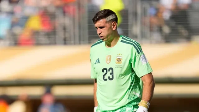 Emiliano-Martynez-Pertimbangkan-Pensiun-dari-Timnas-Argentina-Usai-Kalah-di-Final-Piala-Dunia-2026
