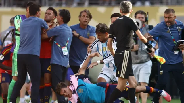 FIFA-Bantah-Leandro-Paredes-Dapat-Kartu-Merah-Usai-Final-Piala-Dunia-2026