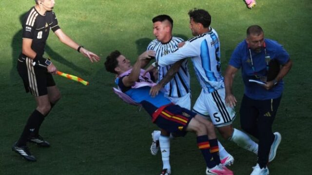 Gagal-Juara-Paredes-Hantam-Pemain-Spanyol-di-Final-Piala-Dunia-2026