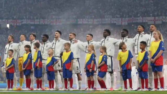 Gary-Neville-Kritik-Tuchel-karena-Tak-Mainkan-Kobbie-Mainoo-Lawan-Argentina