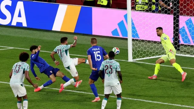 Gol-Kroasia-Dianulir-Usai-Bola-Sentuh-Igor-Matanovic-Wasit-Gunakan-Teknologi-Chip